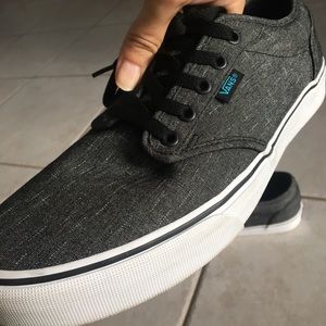Unique boys men’s vans size 11 skate shoe